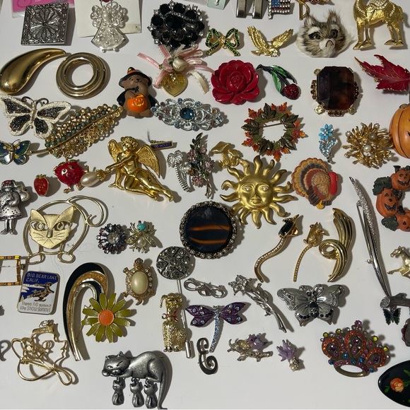 Vintage Jewelry - Vintage Brooches Pedants Antique Pins Signed Military, Summer, Fall, Religious